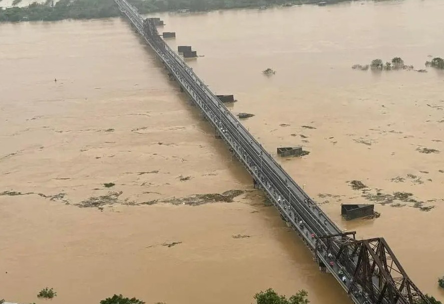 Mơ thấy nước lũ dâng cao là điềm gì?